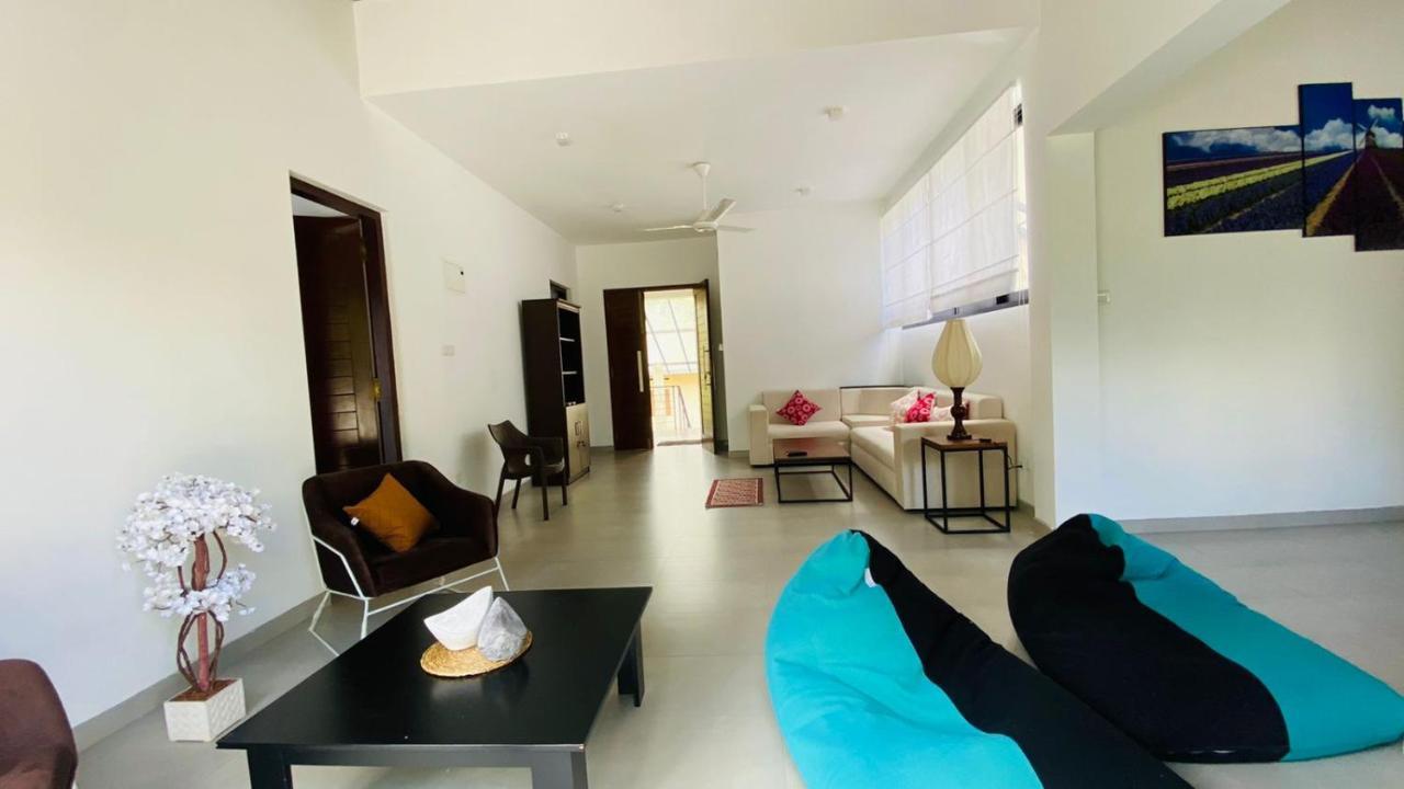 Travel Inn Deluxe Anniewatta Канди Экстерьер фото