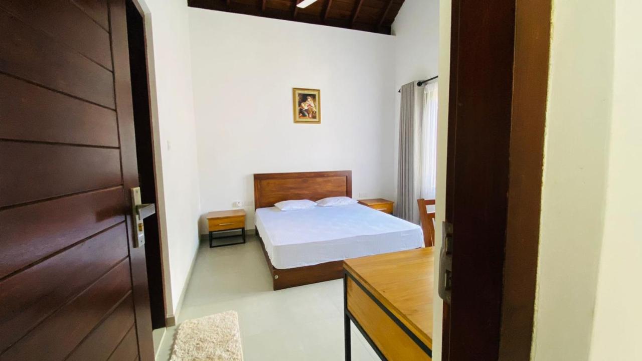 Travel Inn Deluxe Anniewatta Канди Экстерьер фото