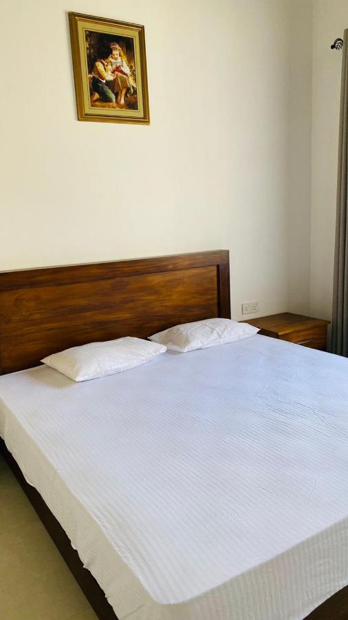 Travel Inn Deluxe Anniewatta Канди Экстерьер фото